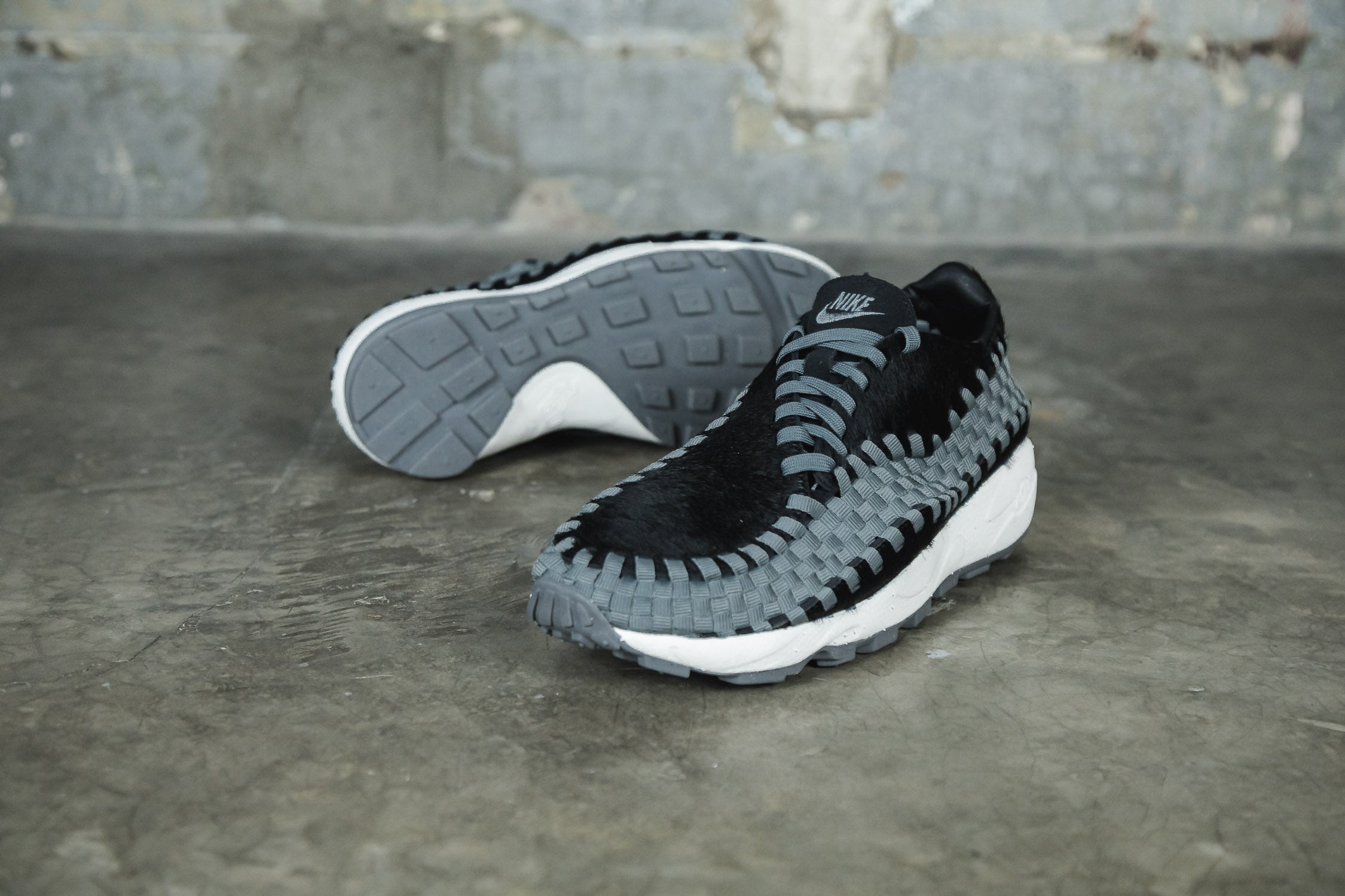 Nike WMNS Air Footscape Woven Black and Smoke Grey 25.5cm FB1959-001-