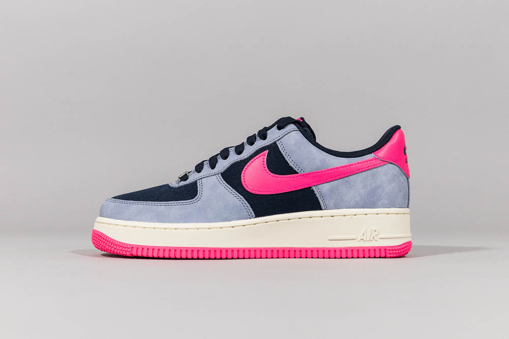 Nike Air Force 1 &