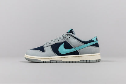 Nike Dunk Low &