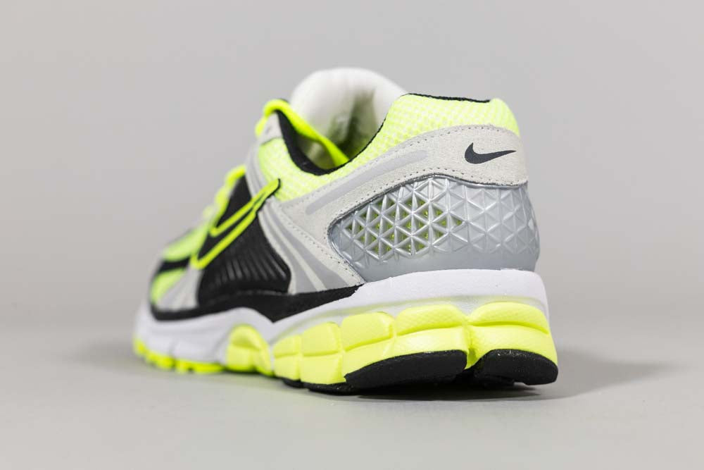 Nike Zoom Vomero 5 &