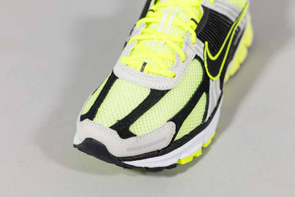 Nike Zoom Vomero 5 &