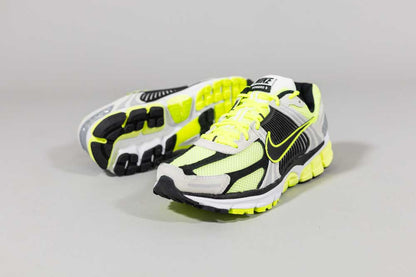 Nike Zoom Vomero 5 &