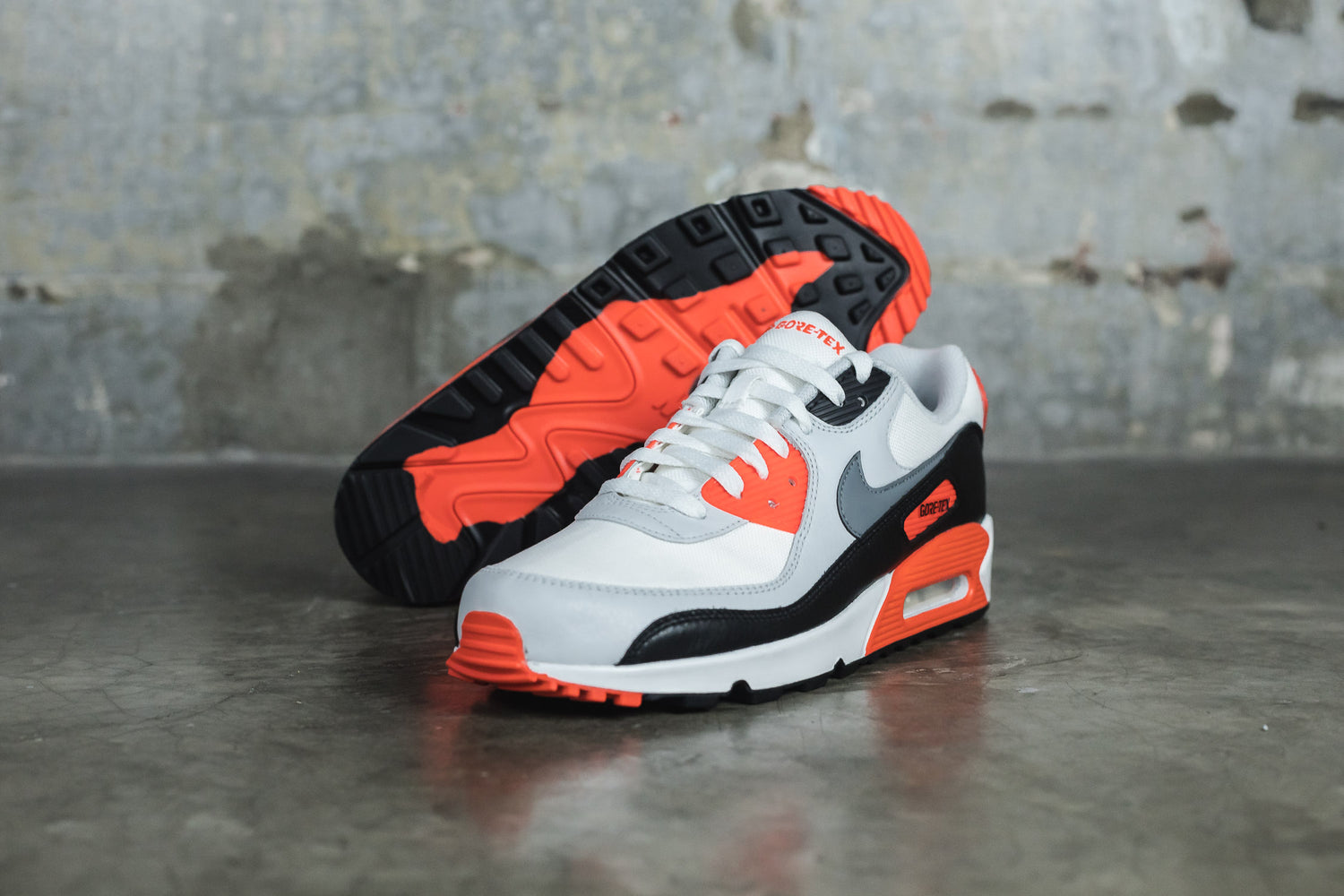 Nike Air Max 90 Gore-Tex  &quot;Infrared&quot;