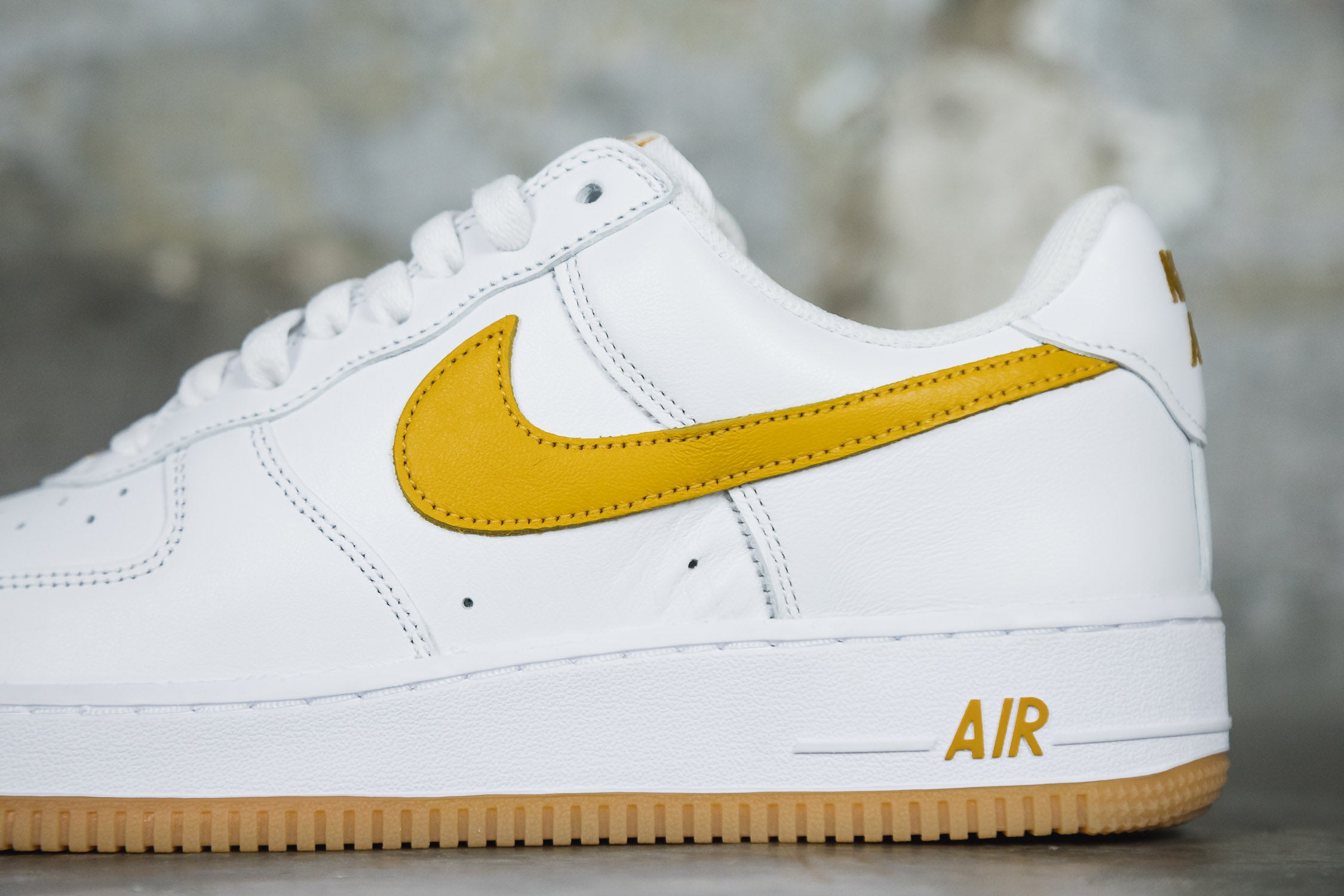 Nike Air Force 1 Low Waterproof 'University Gold' – Lust México