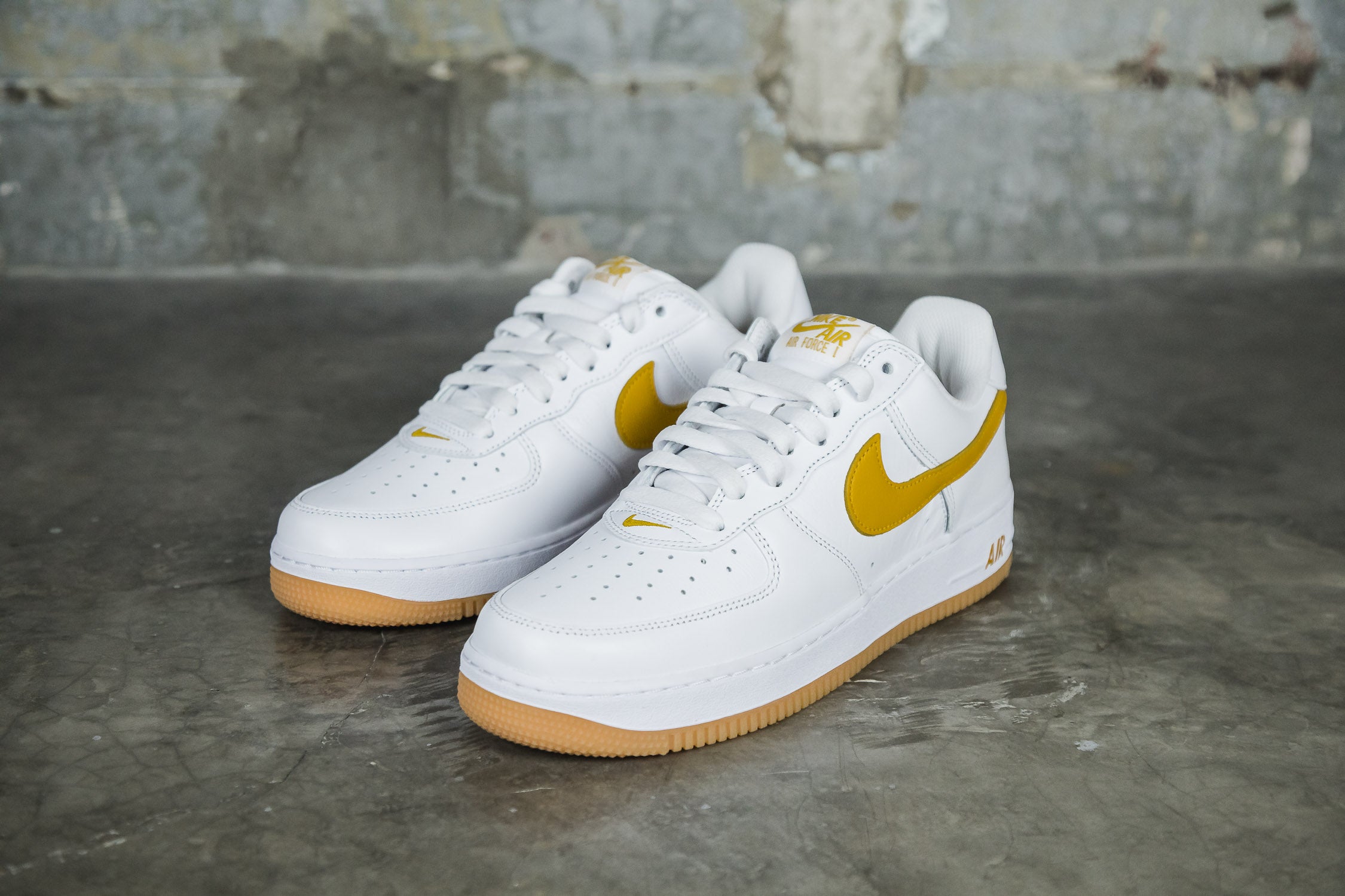 Nike Air Force 1 Low Waterproof 'University Gold' – Lust México