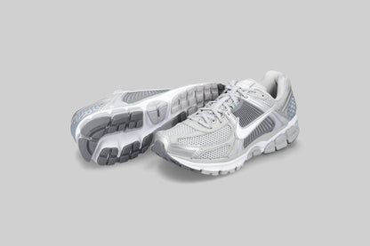 Nike Zoom Vomero 5 &
