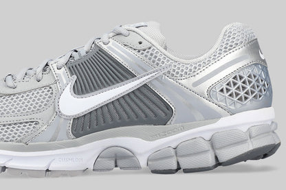 Nike Zoom Vomero 5 &