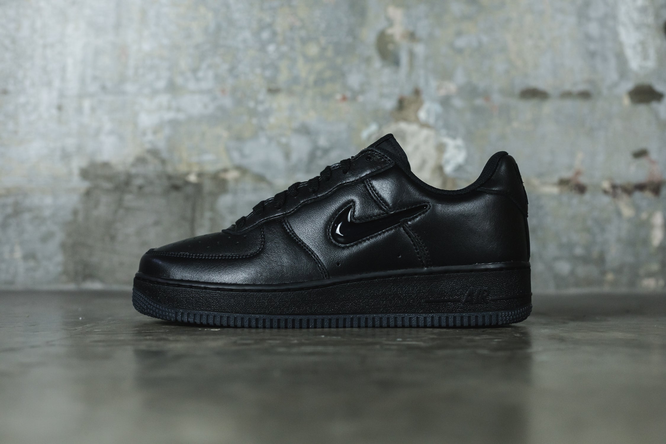 Nike Air Force 1 Low &