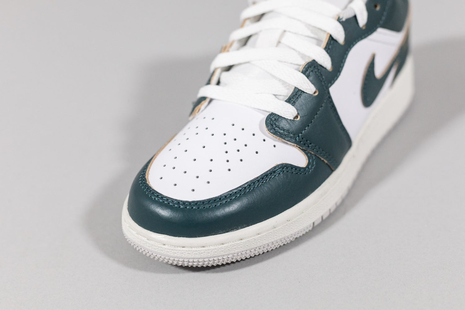 Air Jordan 1 Low SE &