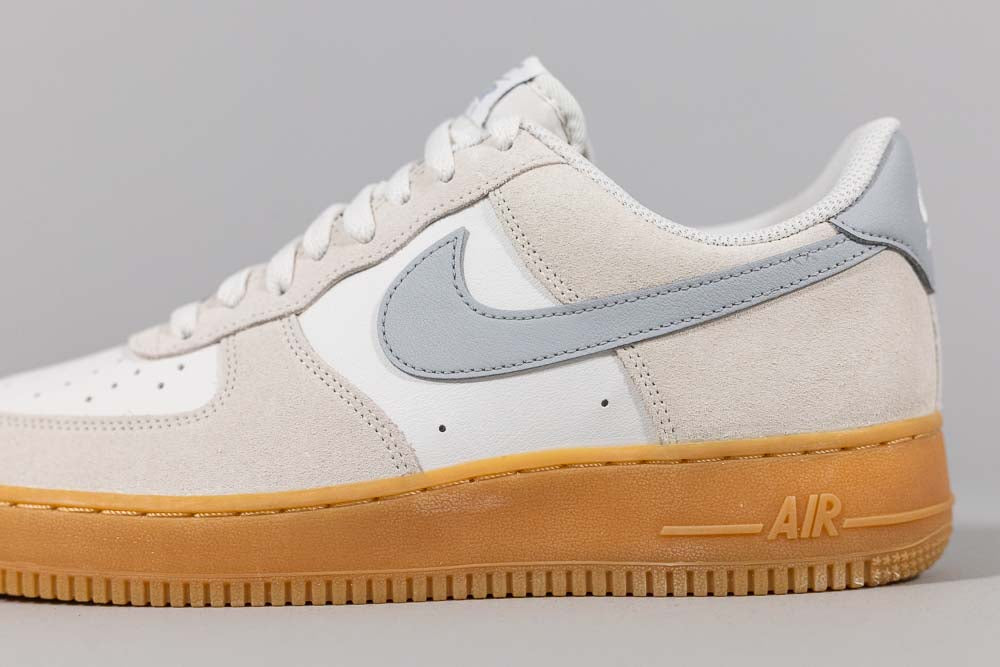 Nike Air Force 1 &