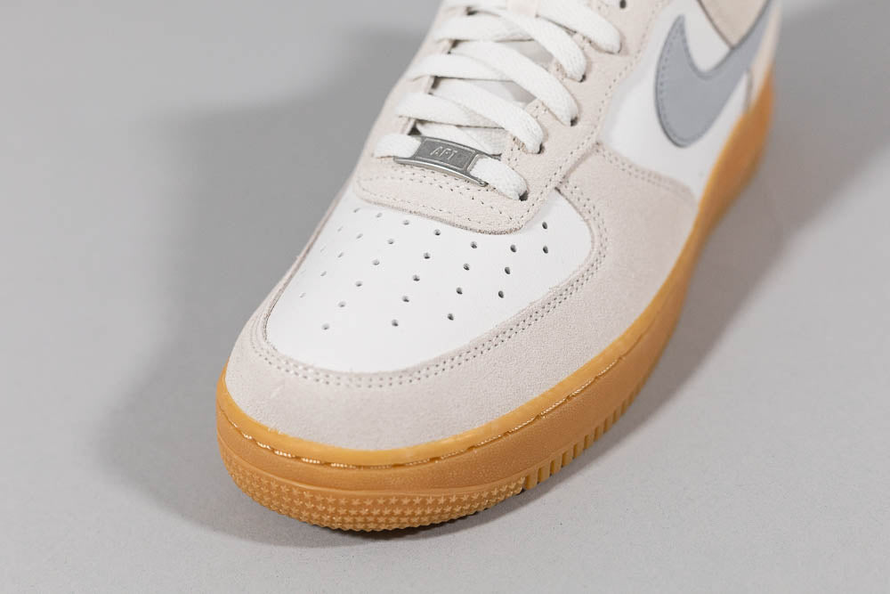 Nike Air Force 1 &