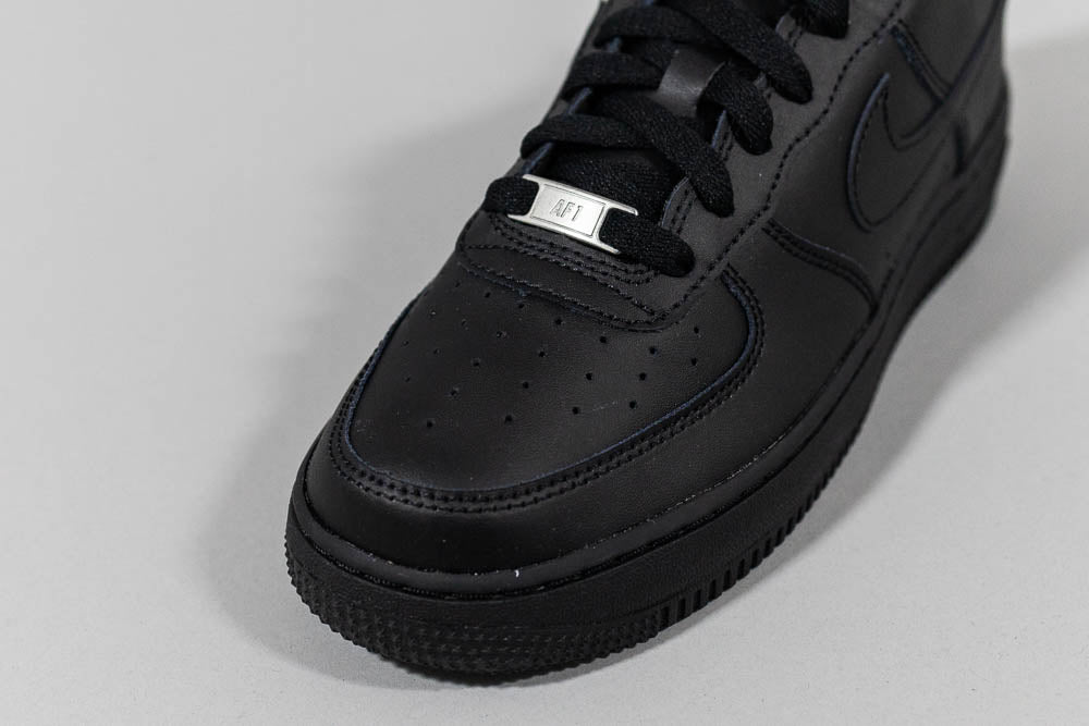 Nike Air Force 1 LE &