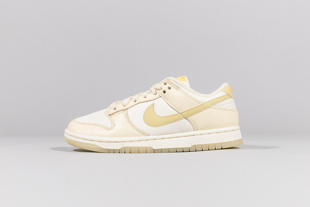 Women's Nike Dunk Low 'Muslin and Team Gold' - [sku] - Lust México