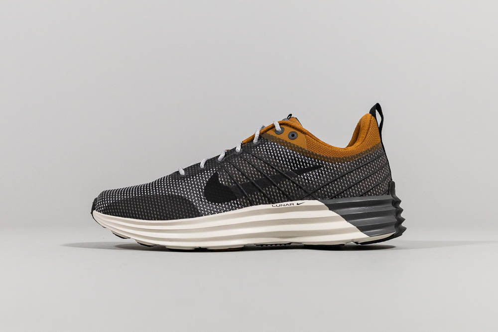 Nike Lunar Roam SE &