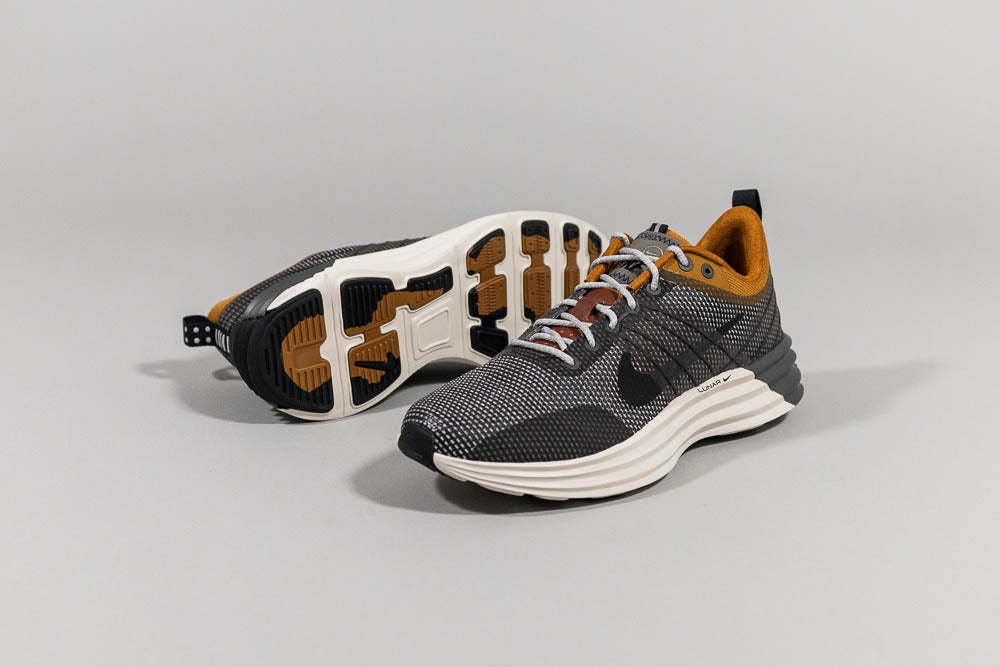 Nike Lunar Roam SE &