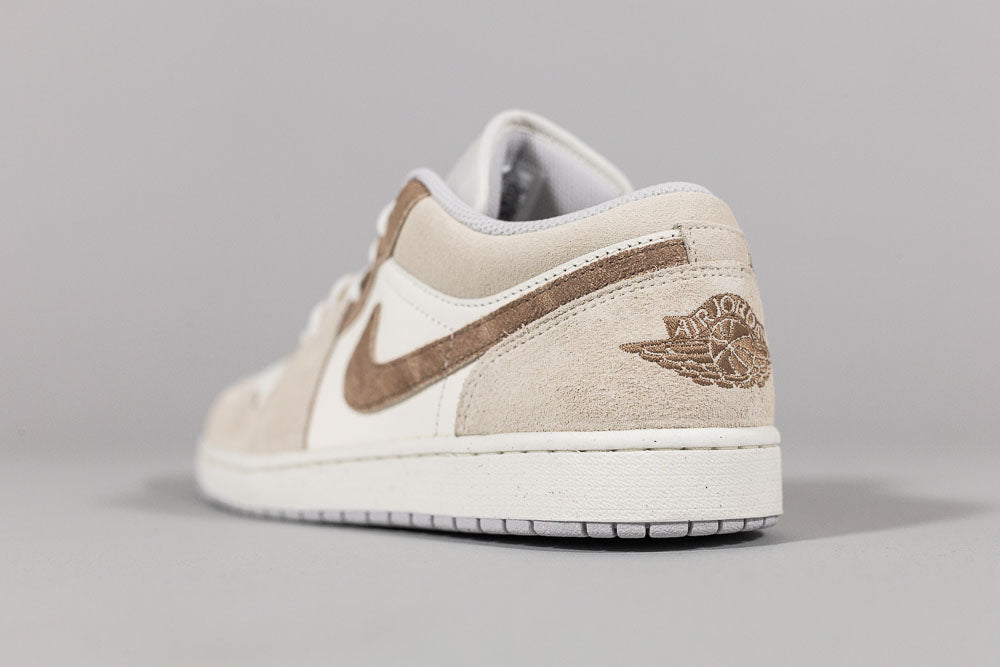 Air Jordan 1 Low &