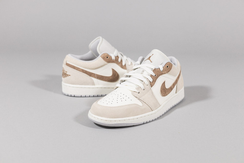 Air Jordan 1 Low &