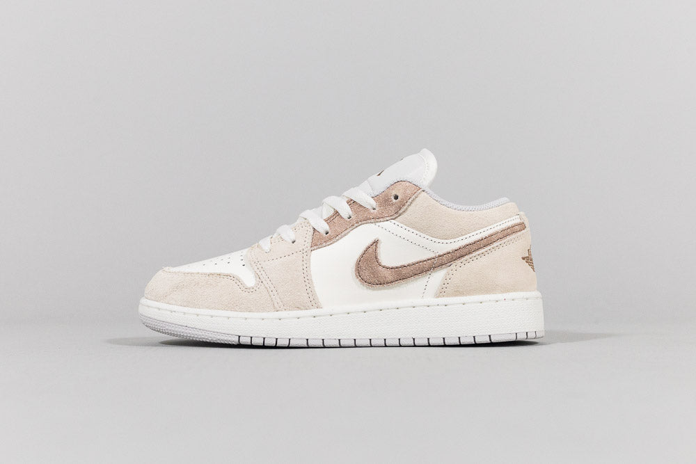 Air Jordan 1 Low SE &