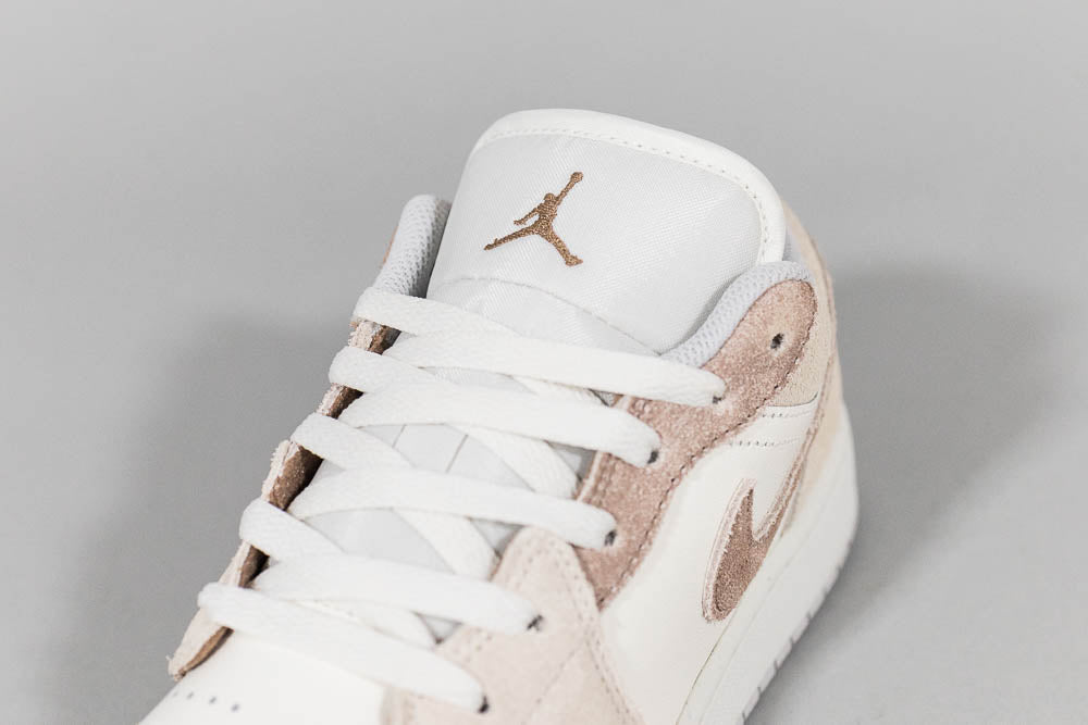 Air Jordan 1 Low SE &