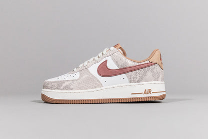 Nike Air Force 1 &