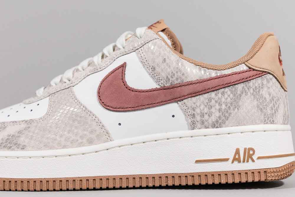 Nike Air Force 1 &