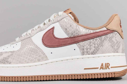 Nike Air Force 1 &