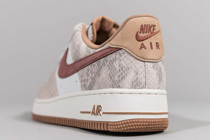 Nike Air Force 1 &