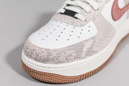 Nike Air Force 1 &