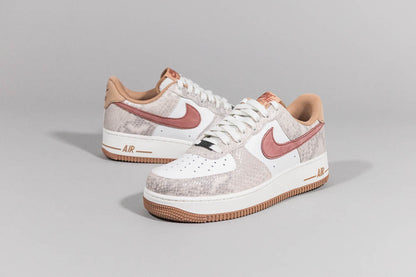 Nike Air Force 1 &