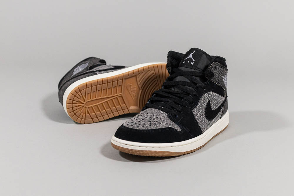 Air Jordan 1 Mid &