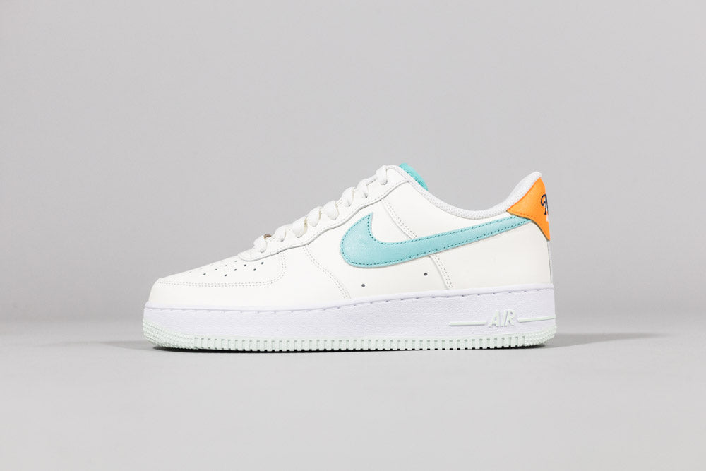 Nike Air Force 1 &