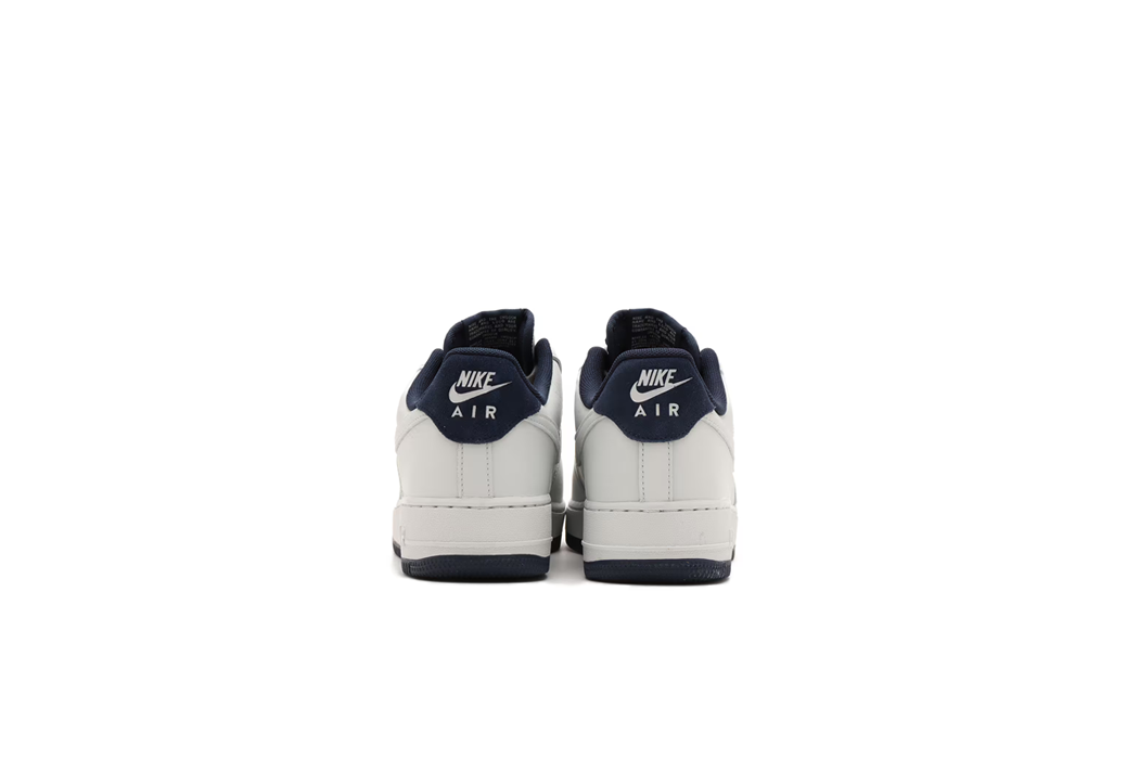 Nike Air Force 1 &