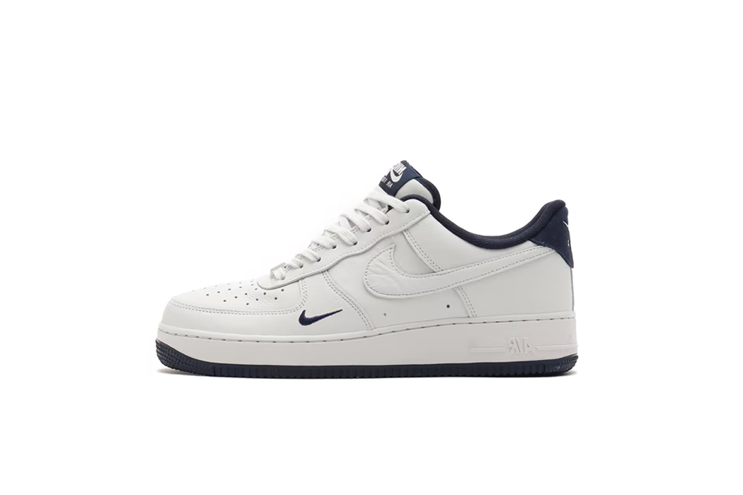Nike Air Force 1 &