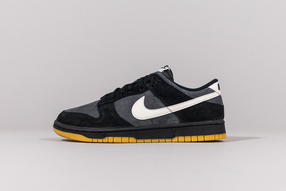 Nike Dunk Low SE &