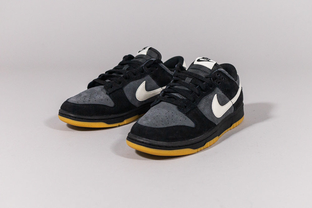 Nike Dunk Low SE &