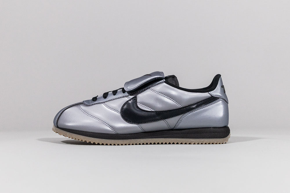 Nike Cortez SE 'Metallic Cool Grey' - [sku] - Lust México