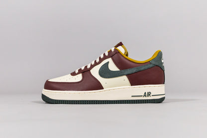 Nike Air Force 1 Low &