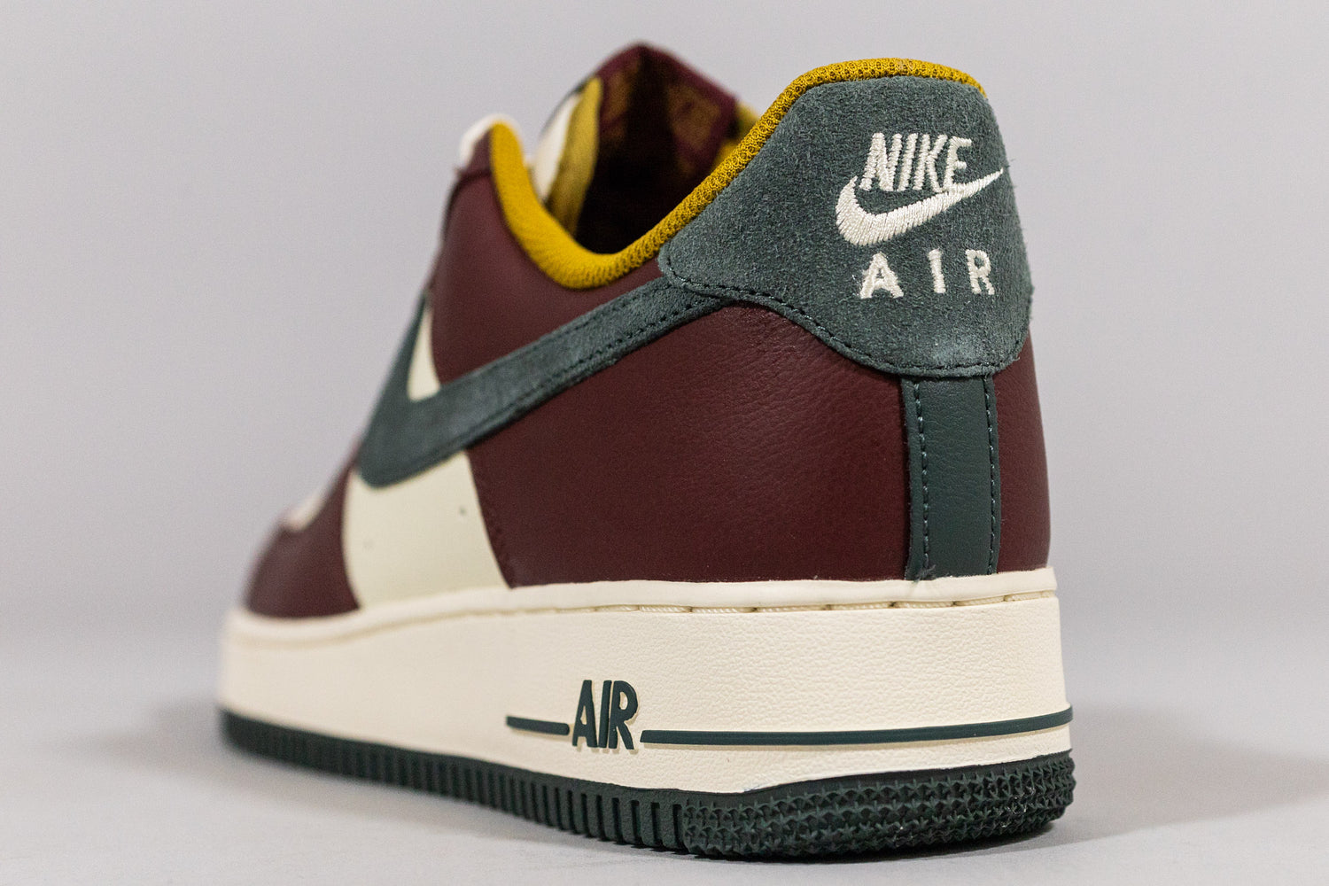 Nike Air Force 1 Low &