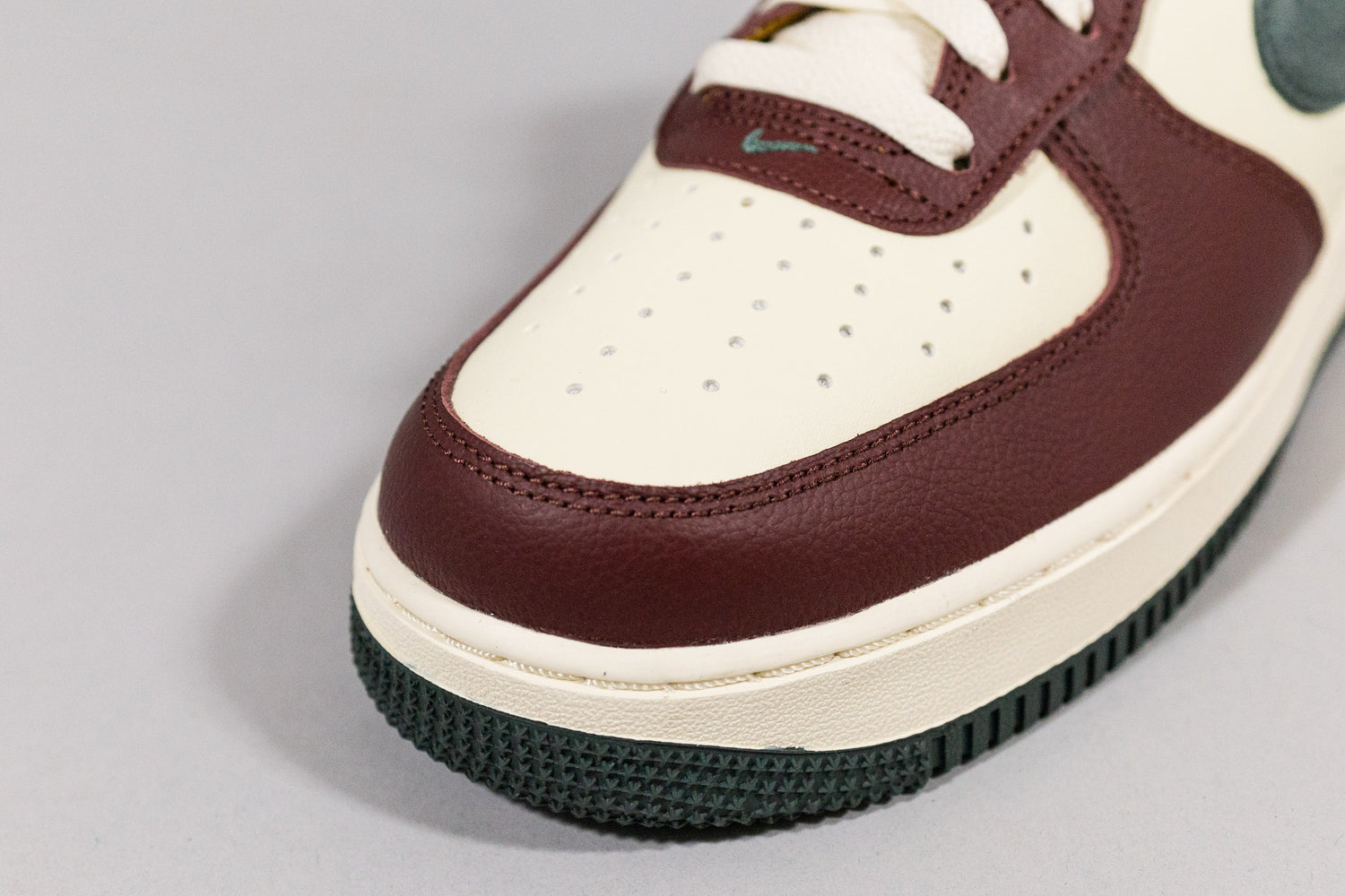 Nike Air Force 1 Low &