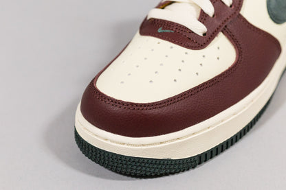 Nike Air Force 1 Low &