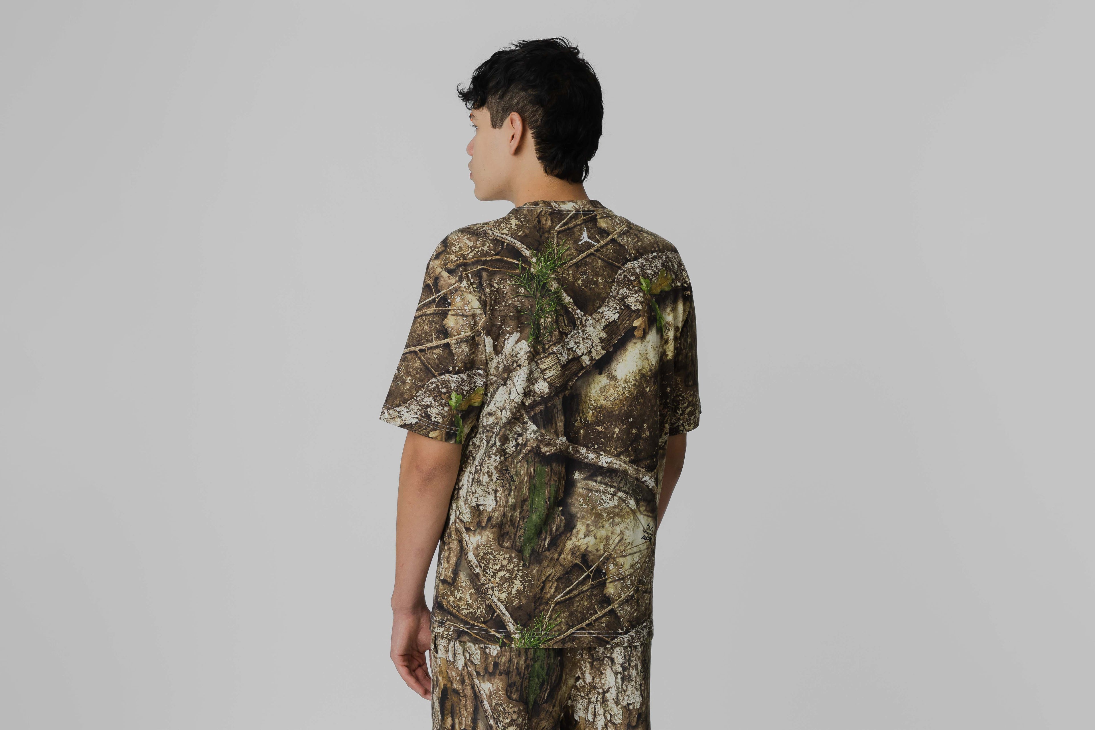 Jordan Brooklyn Realtree T-Shirt - HQ9020-133 APP - TOP - MEN - ADULT - INLINE - WI - 25 en Lust México