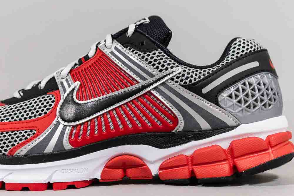 Nike Zoom Vomero 5 Metallic Silver and University Red Lust Mexico