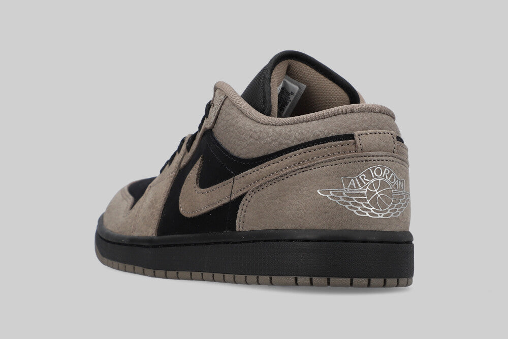 Jordan 1 Low SE 'Black' - IB7109-005