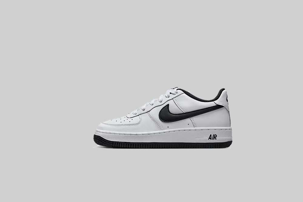 Nike Air Force 1 LV8 &