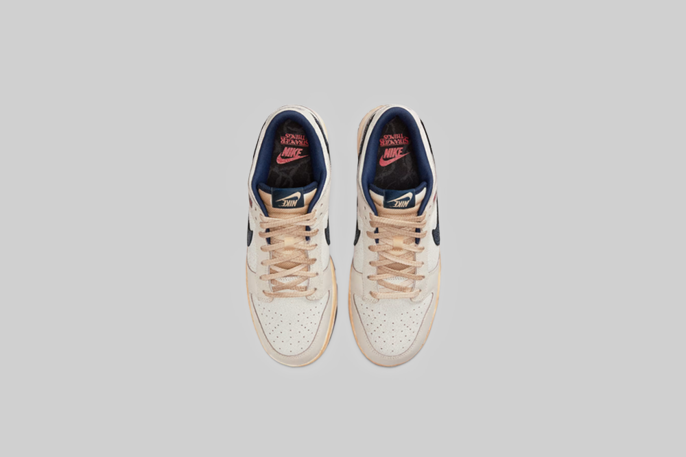 Nike Dunk Low x Stranger Things 'Phantom and Midnight Navy' - IH6766-001 FTW - SNEAKERS - MEN - ADULT - QS - WI - 25 en Lust México