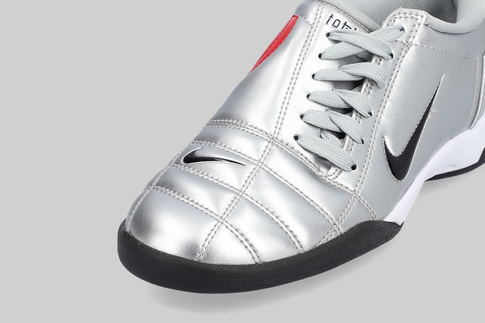Women's Nike Total 90 III SP 'Metallic Silver and Red' - IM7595-001 FTW - SNEAKERS - WOMEN - ADULT - QS - WI - 25 en Lust México