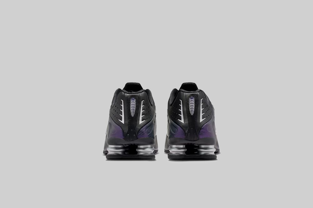 Nike Shox R4 'Black and Metallic Silver' - IO4546-002