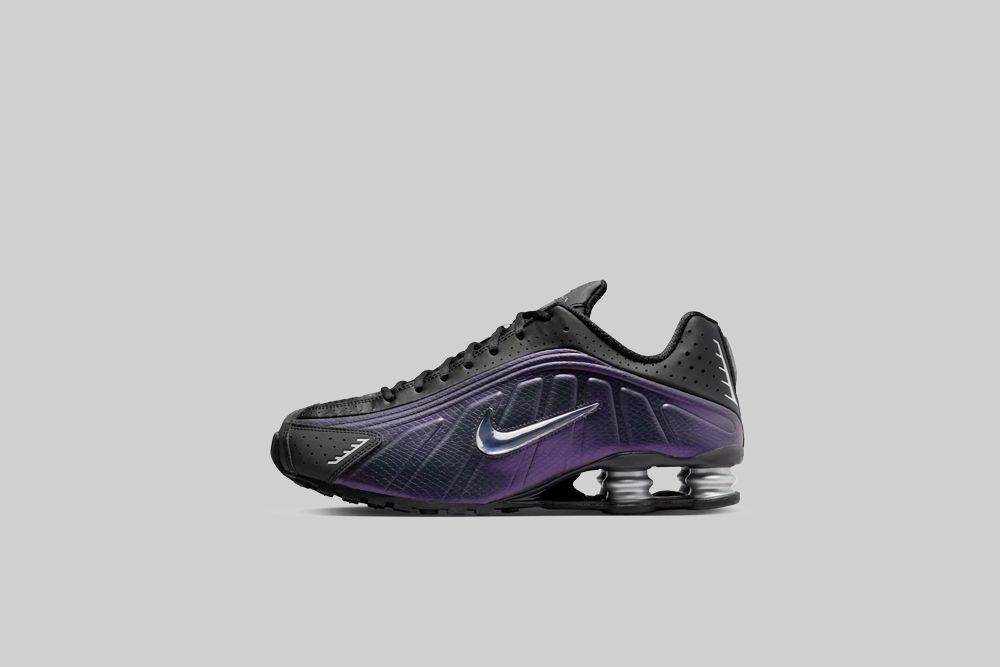 Nike Shox R4 'Black and Metallic Silver' - IO4546-002