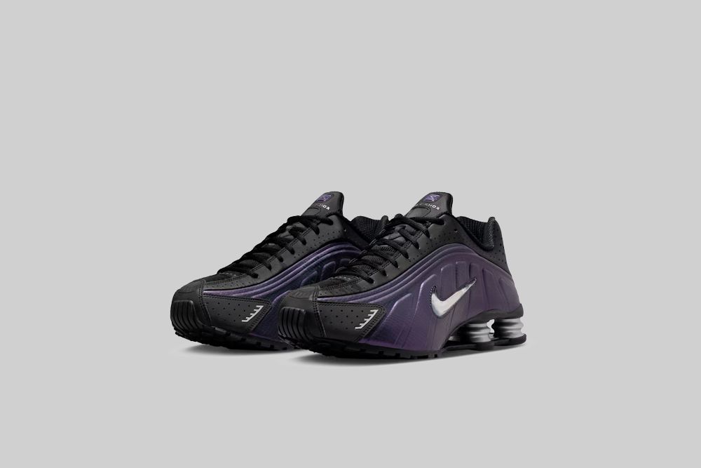 Nike Shox R4 'Black and Metallic Silver' - IO4546-002
