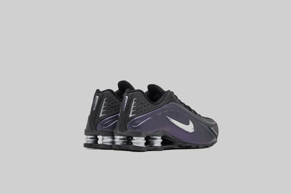 Nike Shox R4 'Black and Metallic Silver' - IO4546-002